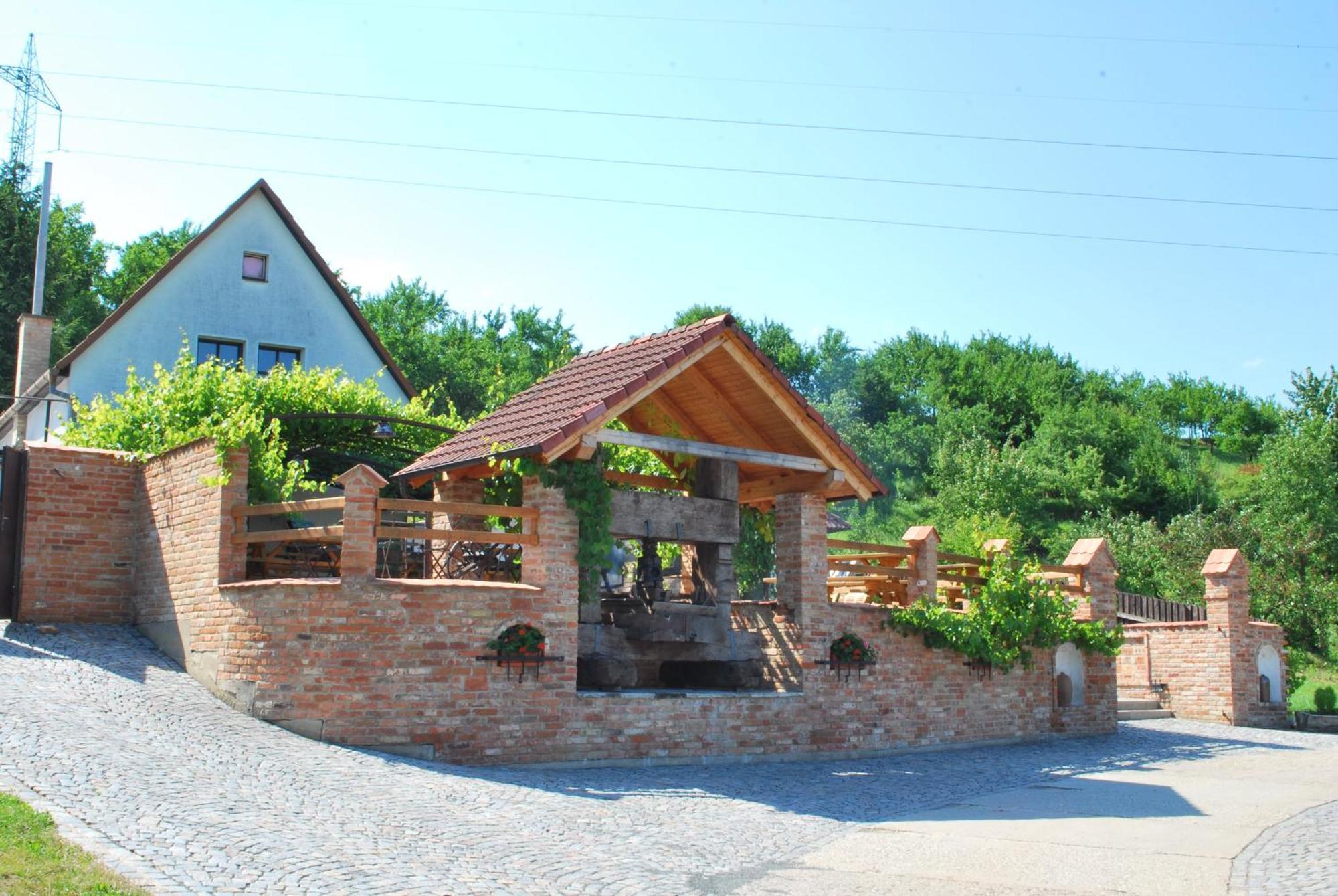 Vinny Sklep Krysa Kostelec  Exterior photo