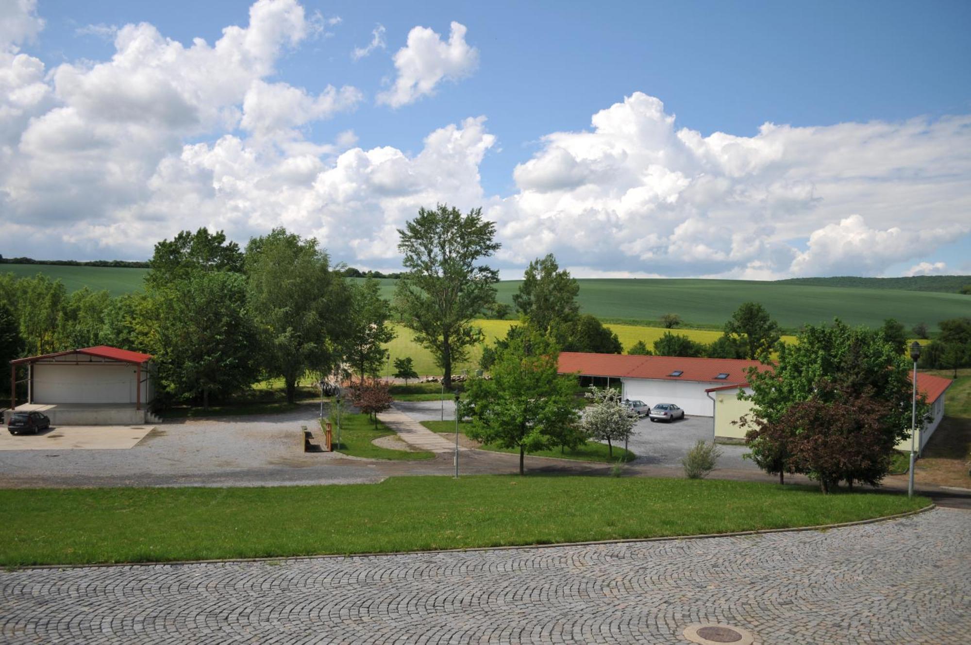 Vinny Sklep Krysa Kostelec  Exterior photo